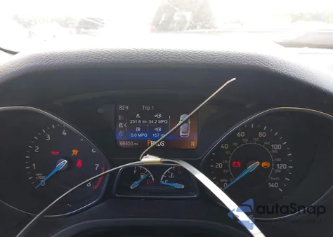 2018 Ford Focus Sel z USA, uszkodzony, nr VIN 1FADP3M26JL300982